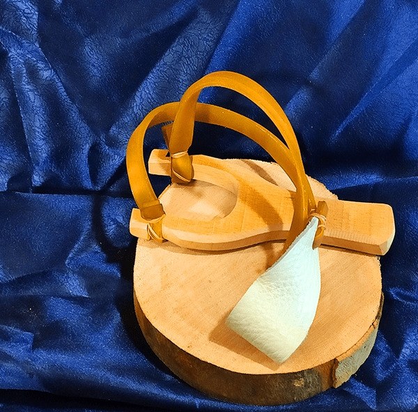 Ahşap Saplı Lastik Sapan - 1