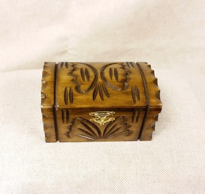 Carved Chest - Line Motif 