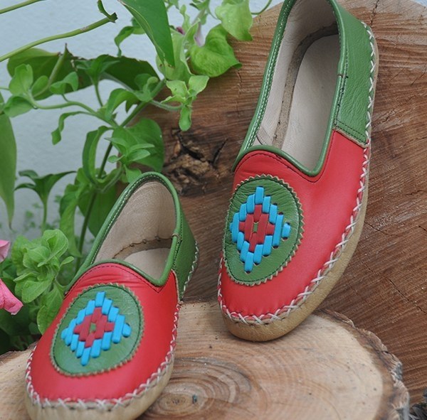 Green Red Women&#39;s Flat Shoe - 4